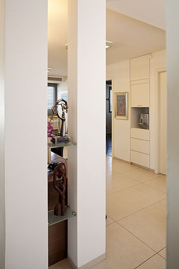 A Penthouse Location: Tel Aviv Architect: Dorith Jaffe Kaminker Photography: Binyamin Adam