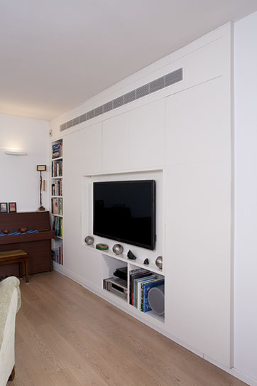 A Penthouse Location: Tel Aviv Architect: Dorith Jaffe Kaminker Photography: Binyamin Adam