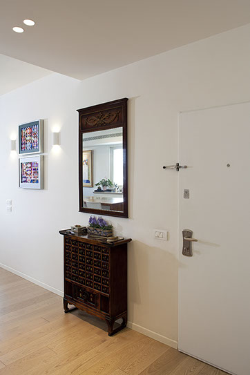 A Penthouse Location: Tel Aviv Architect: Dorith Jaffe Kaminker Photography: Binyamin Adam