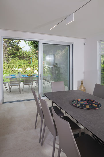 A Penthouse Location: Tel Aviv Architect: Dorith Jaffe Kaminker Photography: Binyamin Adam