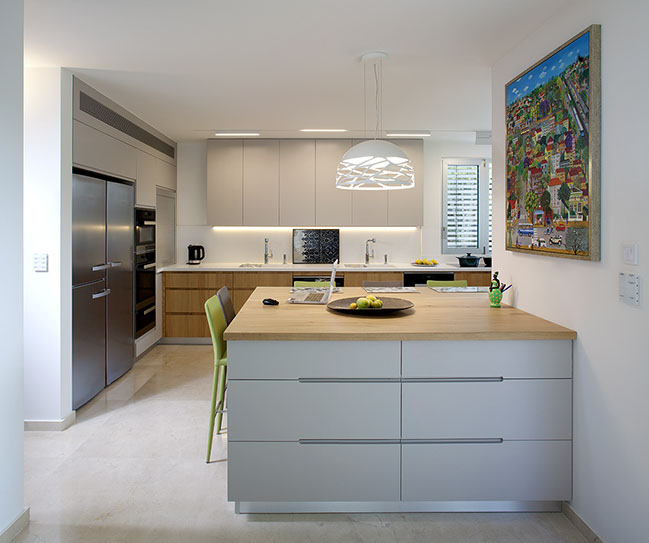 A Penthouse Location: Tel Aviv Architect: Dorith Jaffe Kaminker Photography: Binyamin Adam