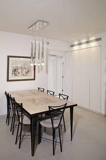 An Apartment Location: Tel Aviv Architect: Dorith Jaffe Kaminker Photography: Binyamin Adam